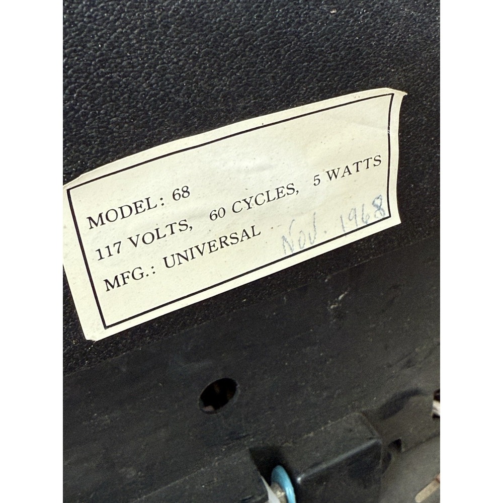 Universal Model Solid State AC-DC Portable Long Distance Radio - Picture 4 of 6